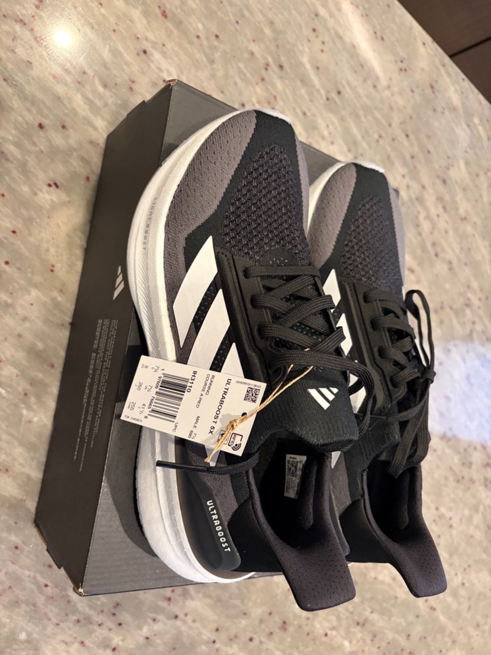 New adidas Men’s Black & White Knit Running Sneakers Ultra Boost 5x